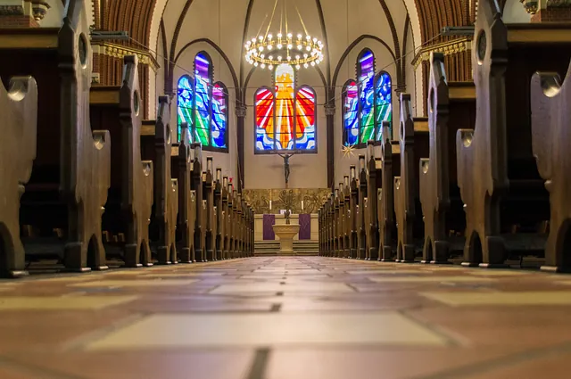 Blick zum Altar Fußboden