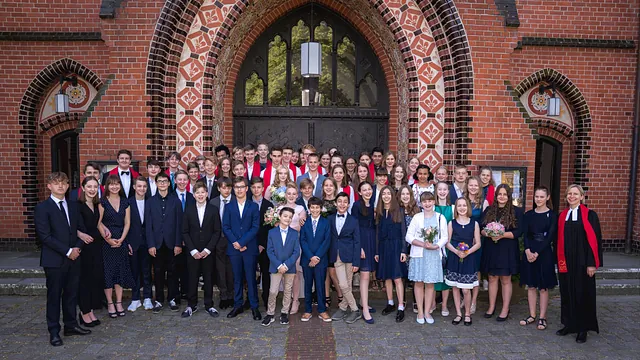 Auenkirche Konfirmation außen
