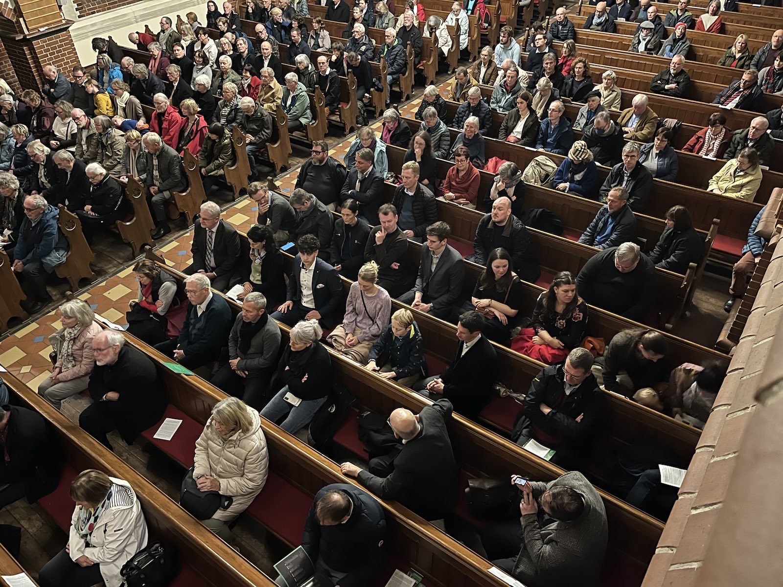Bankreihen Kirche Blick von der Empore