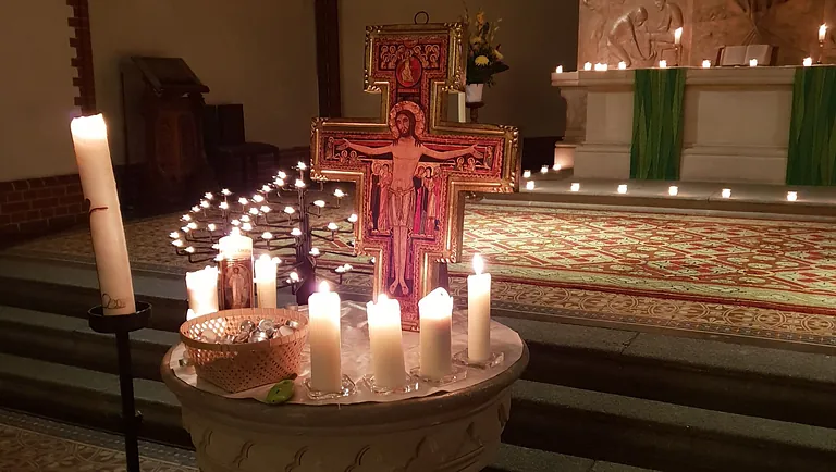 Auenkirche Taufstein