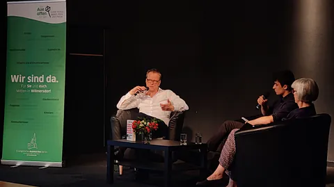 Symbolbild Podiumsgespräch im Gemeindesaal der Aue
